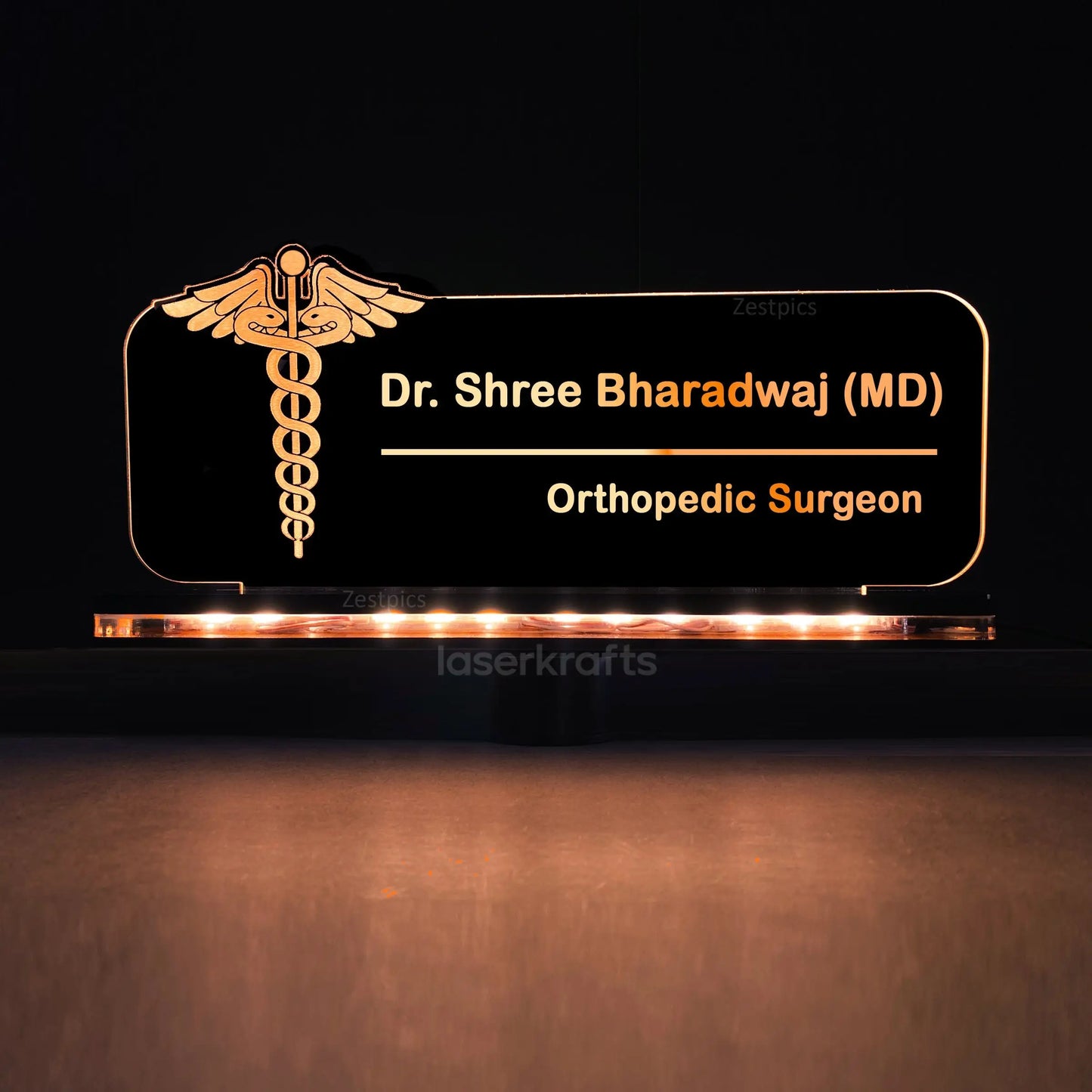 डॉक्टर उपहार, डॉक्टरों के लिए सर्वश्रेष्ठ उपहार - डॉक्टरों के लिए व्यक्तिगत एलईडी नाम प्लेट, डॉक्टर या दंत चिकित्सक के लिए स्टैंड के साथ अनुकूलित एलईडी नाम लाइट फ्रेम