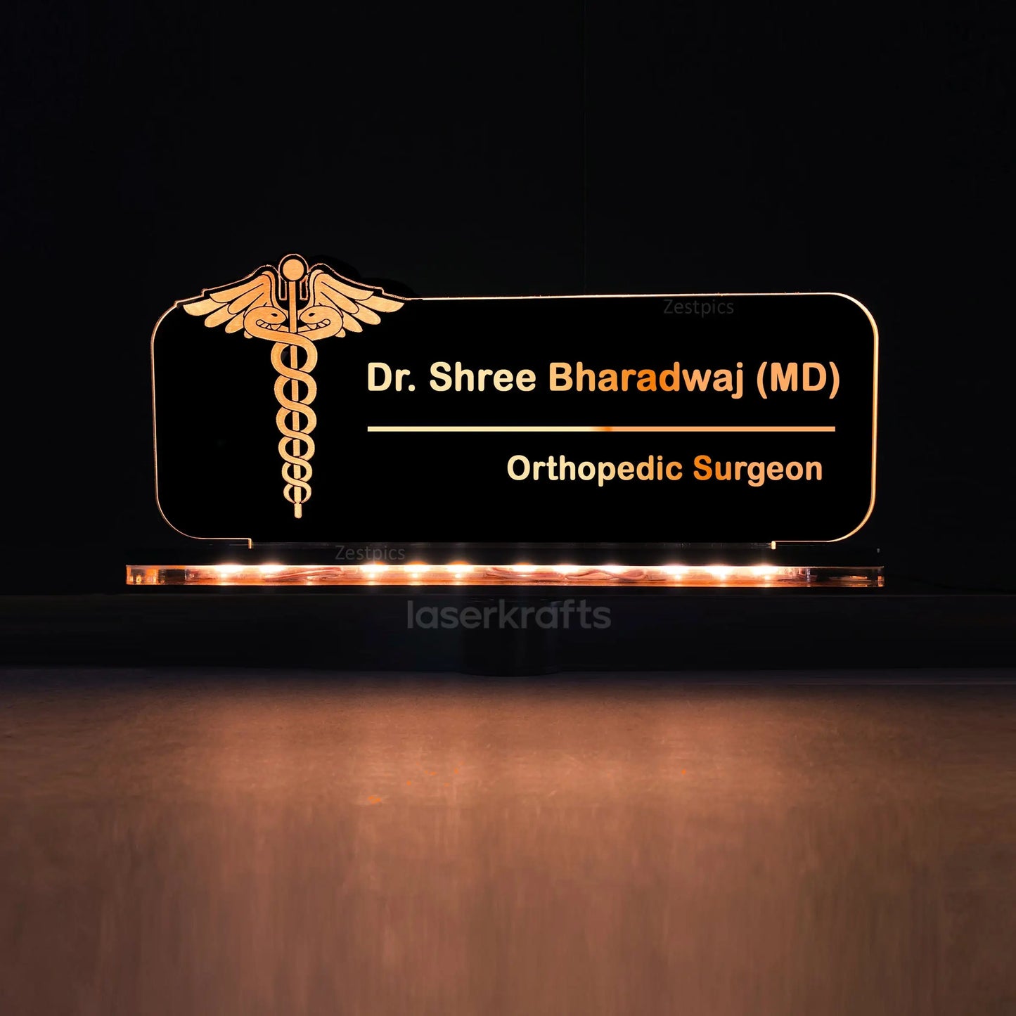 डॉक्टर उपहार, डॉक्टरों के लिए सर्वश्रेष्ठ उपहार - डॉक्टरों के लिए व्यक्तिगत एलईडी नाम प्लेट, डॉक्टर या दंत चिकित्सक के लिए स्टैंड के साथ अनुकूलित एलईडी नाम लाइट फ्रेम