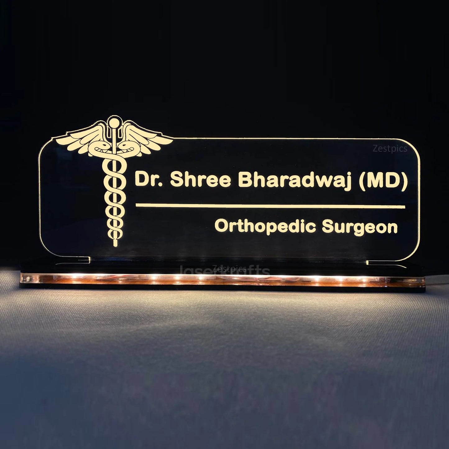 डॉक्टर उपहार, डॉक्टरों के लिए सर्वश्रेष्ठ उपहार - डॉक्टरों के लिए व्यक्तिगत एलईडी नाम प्लेट, डॉक्टर या दंत चिकित्सक के लिए स्टैंड के साथ अनुकूलित एलईडी नाम लाइट फ्रेम